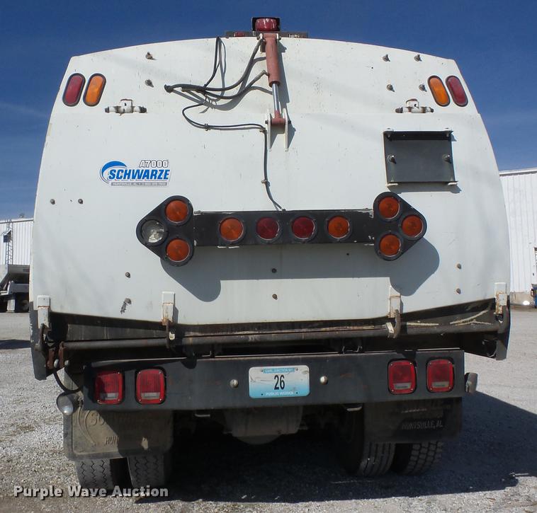 image for item K6283 1998 International 4700 street sweeper truck