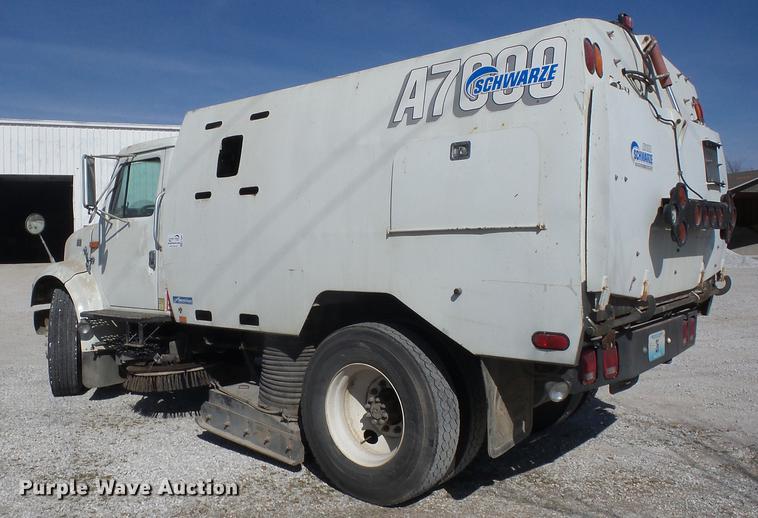 image for item K6283 1998 International 4700 street sweeper truck