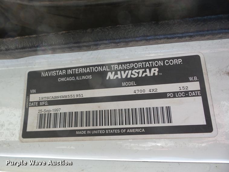 image for item K6283 1998 International 4700 street sweeper truck