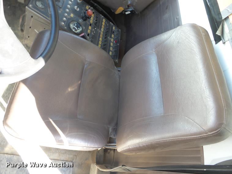 image for item K6283 1998 International 4700 street sweeper truck