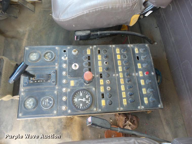 image for item K6283 1998 International 4700 street sweeper truck