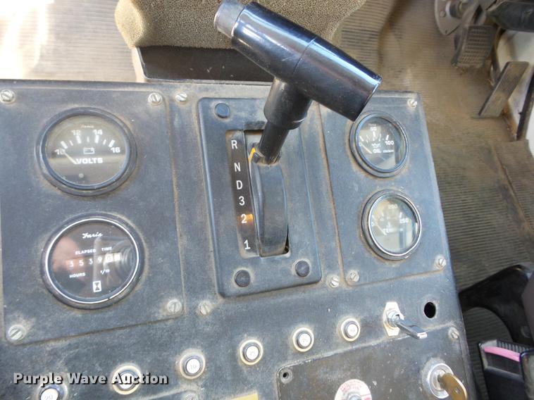 image for item K6283 1998 International 4700 street sweeper truck