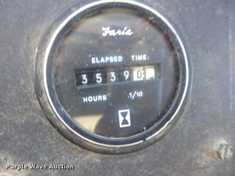 image for item K6283 1998 International 4700 street sweeper truck