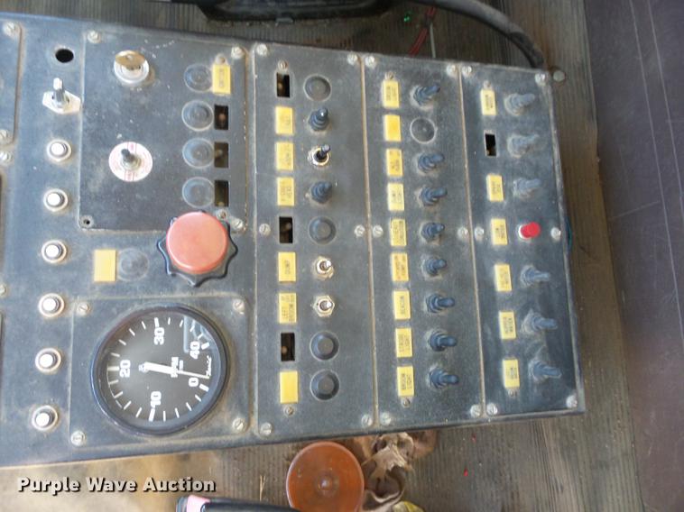 image for item K6283 1998 International 4700 street sweeper truck