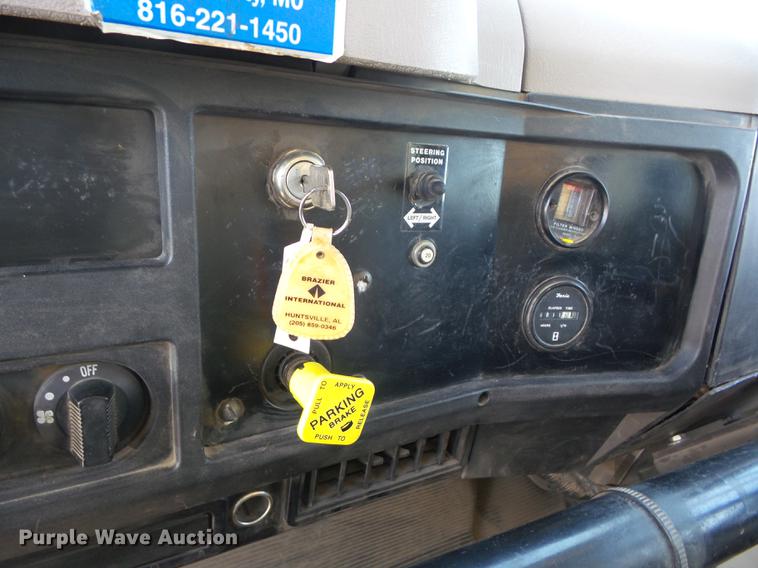 image for item K6283 1998 International 4700 street sweeper truck