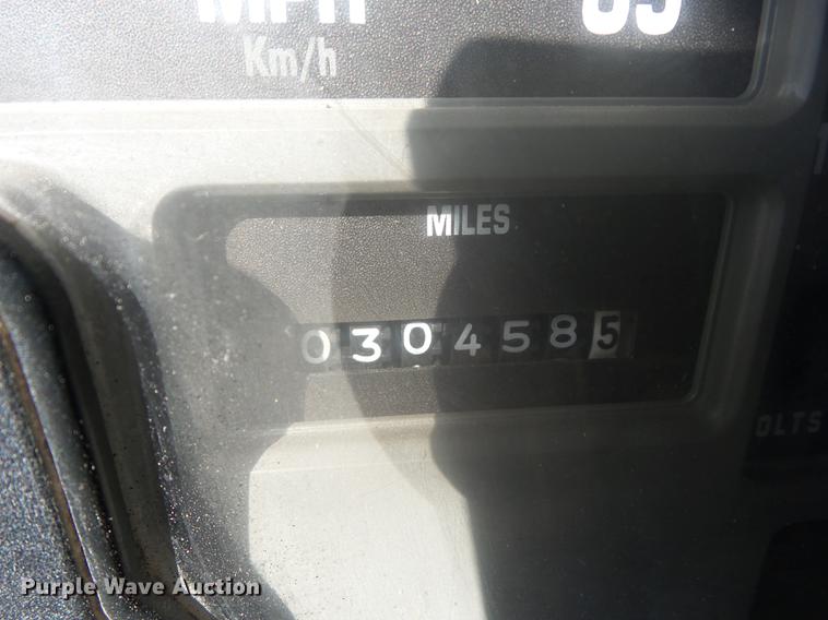 image for item K6283 1998 International 4700 street sweeper truck