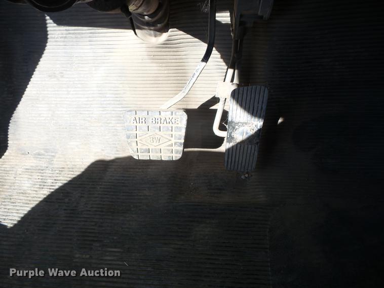 image for item K6283 1998 International 4700 street sweeper truck