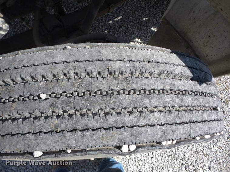 image for item K6283 1998 International 4700 street sweeper truck