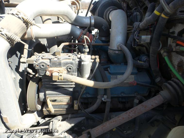 image for item K6283 1998 International 4700 street sweeper truck