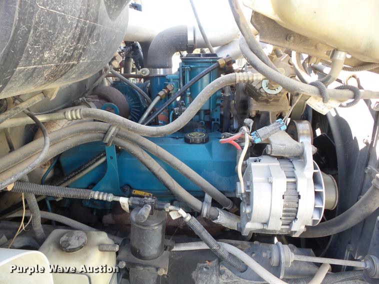 image for item K6283 1998 International 4700 street sweeper truck