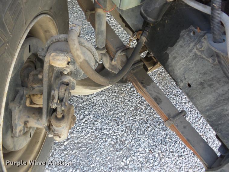 image for item K6283 1998 International 4700 street sweeper truck