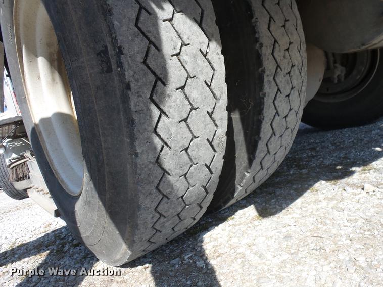 image for item K6283 1998 International 4700 street sweeper truck