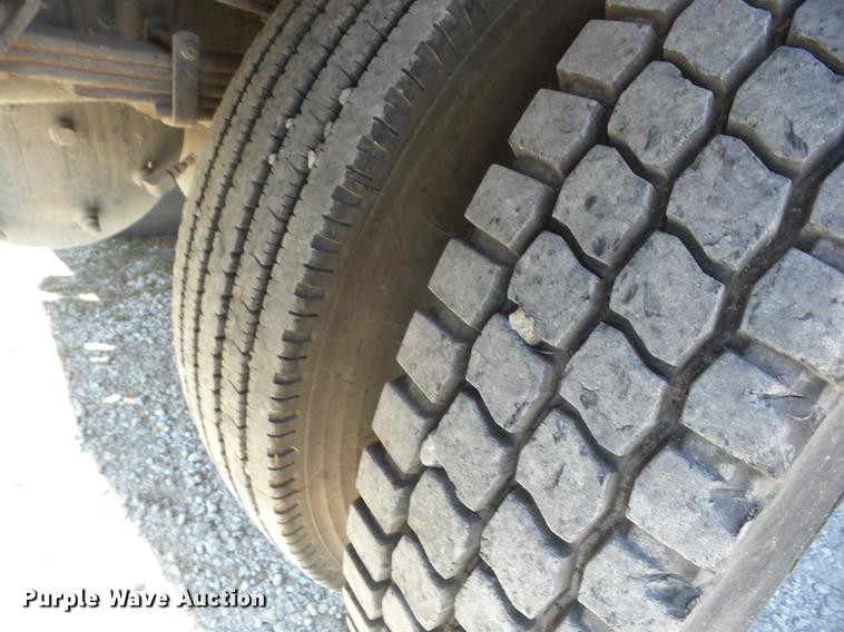 image for item K6283 1998 International 4700 street sweeper truck