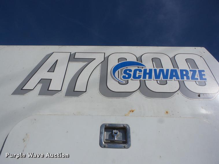 image for item K6283 1998 International 4700 street sweeper truck