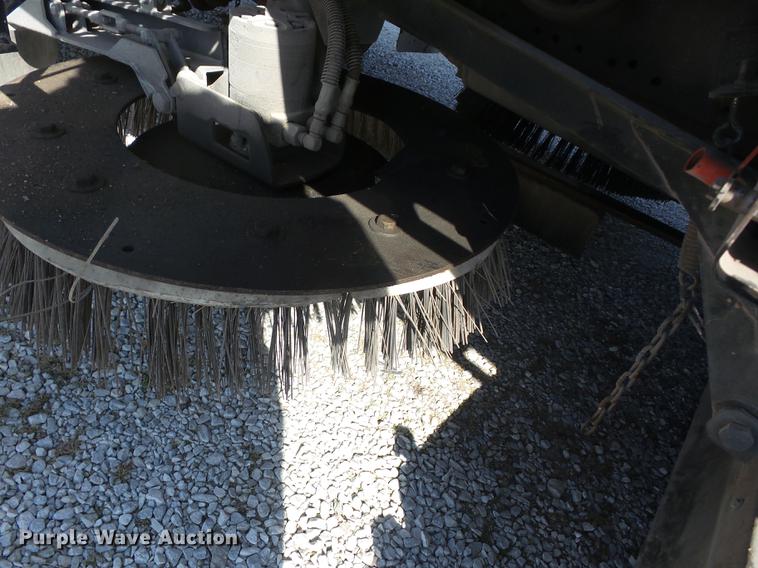 image for item K6283 1998 International 4700 street sweeper truck