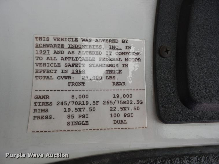 image for item K6283 1998 International 4700 street sweeper truck