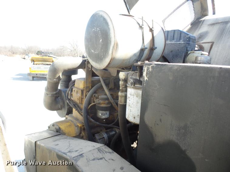 image for item K6283 1998 International 4700 street sweeper truck