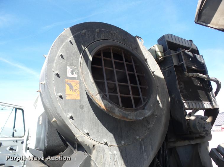 image for item K6283 1998 International 4700 street sweeper truck