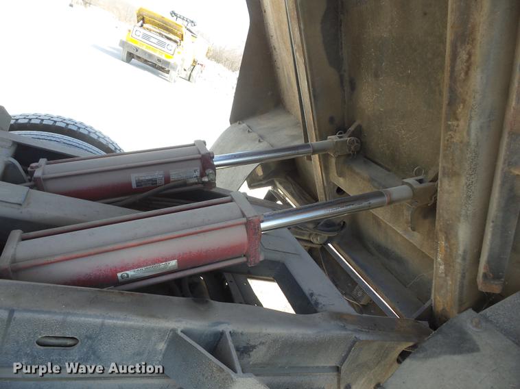 image for item K6283 1998 International 4700 street sweeper truck