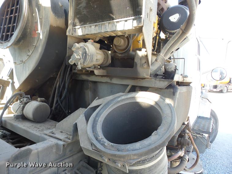 image for item K6283 1998 International 4700 street sweeper truck