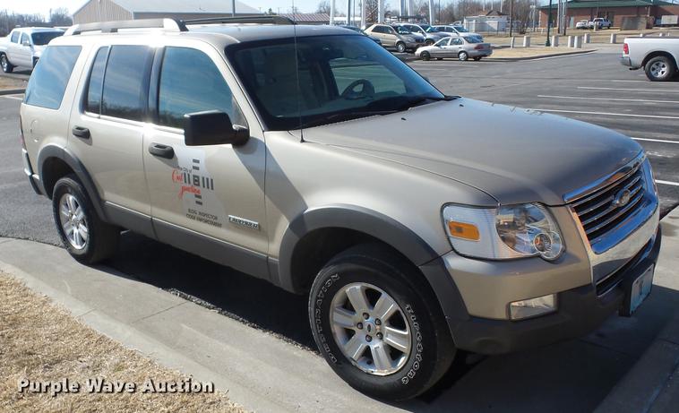 image for item K6286 2006 Ford Explorer SUV