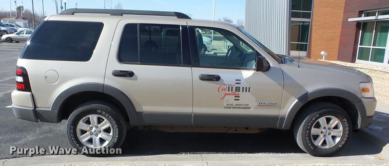 image for item K6286 2006 Ford Explorer SUV