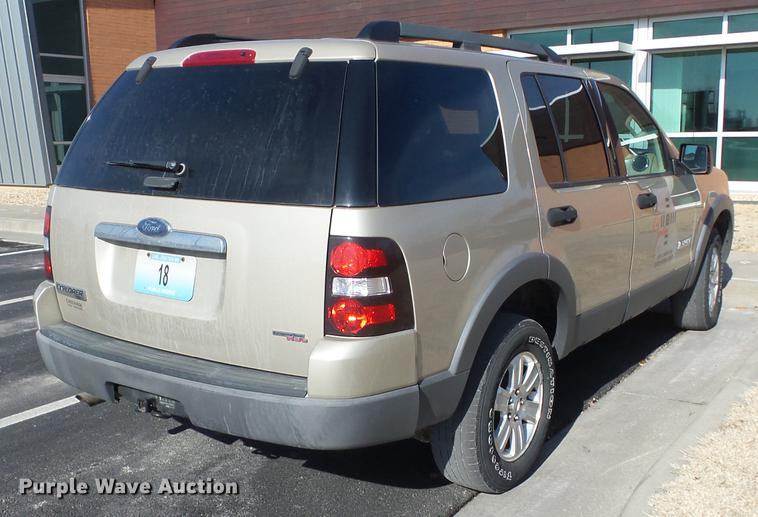 image for item K6286 2006 Ford Explorer SUV