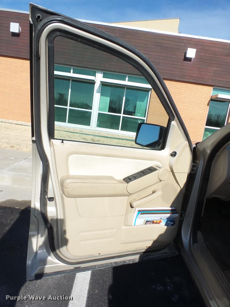 image for item K6286 2006 Ford Explorer SUV