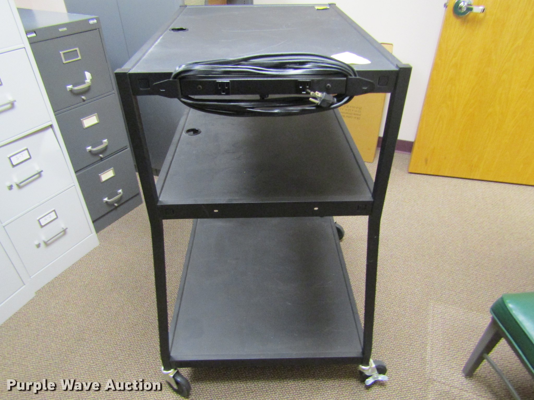 Furniture in Garden City, KS Item BU9643 sold Purple Wave