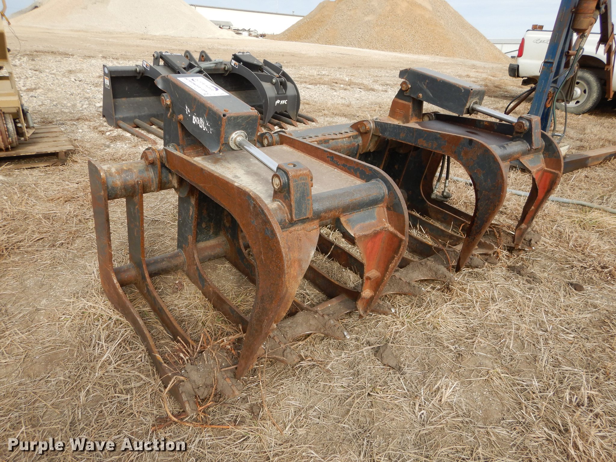 2008 Bobcat grapple skid steer bucket in Holton, KS Item J5526 sold Purple Wave