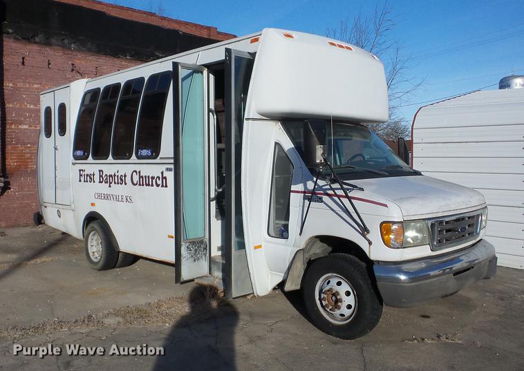 image for item AY9610 2003 Ford Econoline E450 Thomas shuttle bus