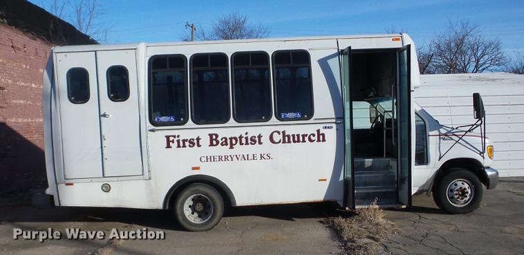 image for item AY9610 2003 Ford Econoline E450 Thomas shuttle bus