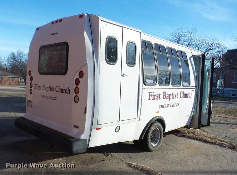 image for item AY9610 2003 Ford Econoline E450 Thomas shuttle bus