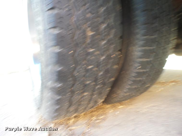 image for item AY9610 2003 Ford Econoline E450 Thomas shuttle bus