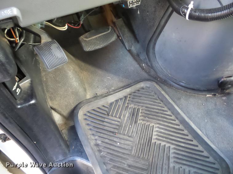 image for item AY9610 2003 Ford Econoline E450 Thomas shuttle bus