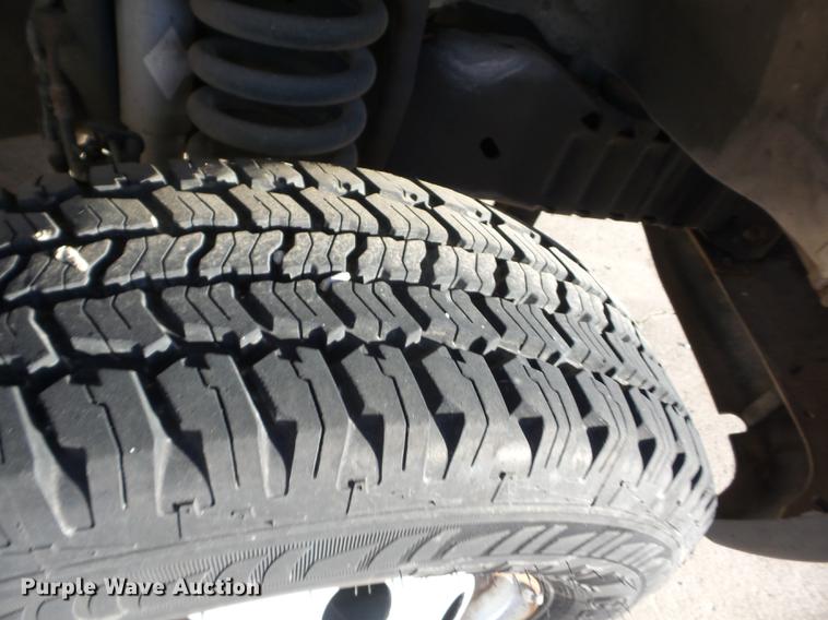 image for item AY9610 2003 Ford Econoline E450 Thomas shuttle bus