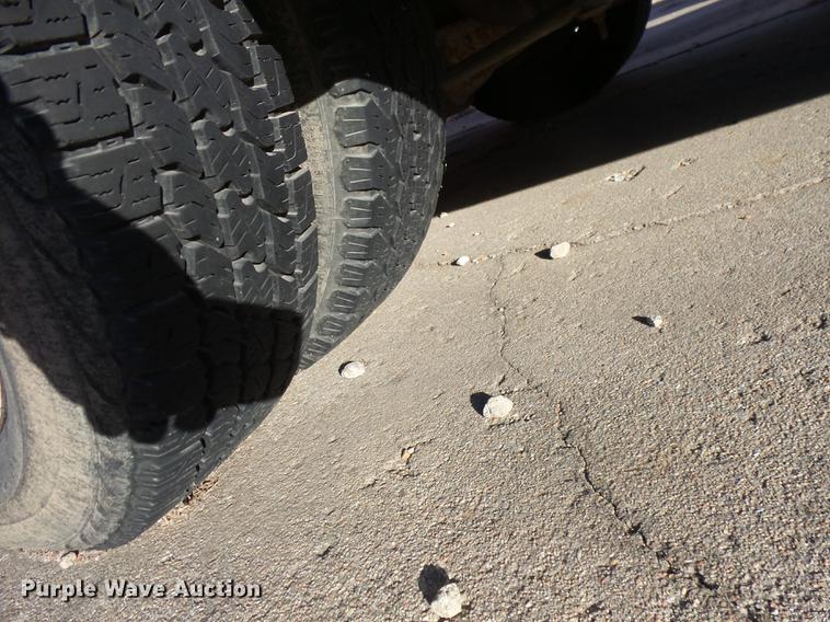 image for item AY9610 2003 Ford Econoline E450 Thomas shuttle bus