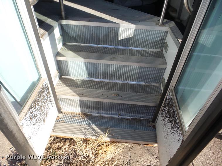 image for item AY9610 2003 Ford Econoline E450 Thomas shuttle bus