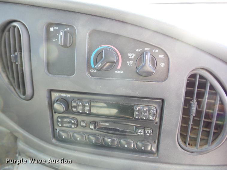 image for item AY9610 2003 Ford Econoline E450 Thomas shuttle bus