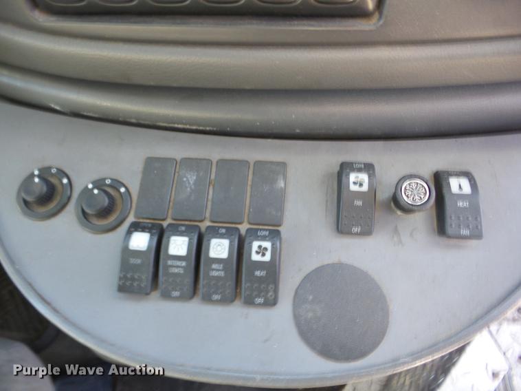 image for item AY9610 2003 Ford Econoline E450 Thomas shuttle bus