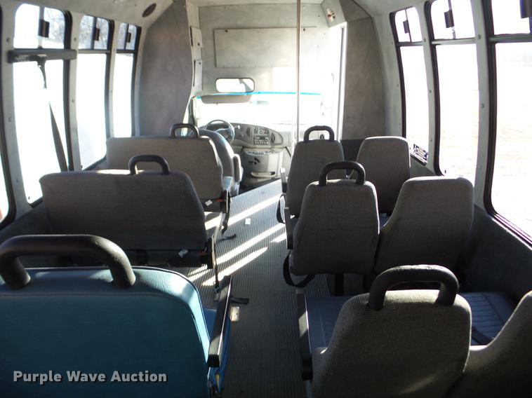 image for item AY9610 2003 Ford Econoline E450 Thomas shuttle bus