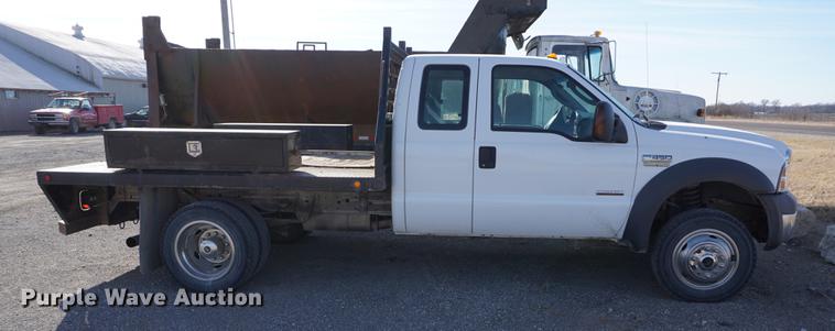 image for item DB0378 2005 Ford F450 Super Duty flatbed truck