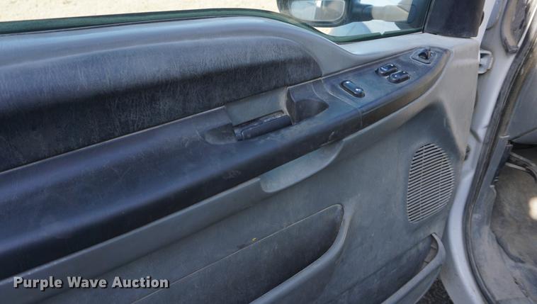 image for item DB0378 2005 Ford F450 Super Duty flatbed truck