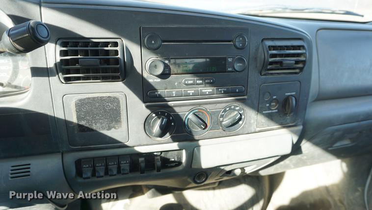 image for item DB0378 2005 Ford F450 Super Duty flatbed truck