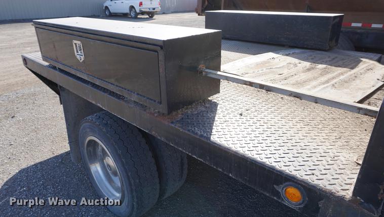 image for item DB0378 2005 Ford F450 Super Duty flatbed truck