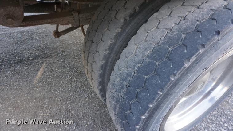 image for item DB0378 2005 Ford F450 Super Duty flatbed truck