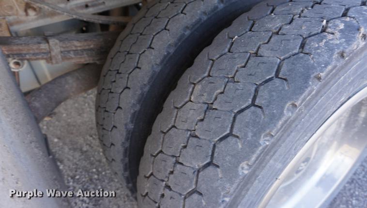 image for item DB0378 2005 Ford F450 Super Duty flatbed truck