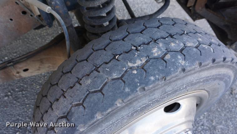 image for item DB0378 2005 Ford F450 Super Duty flatbed truck