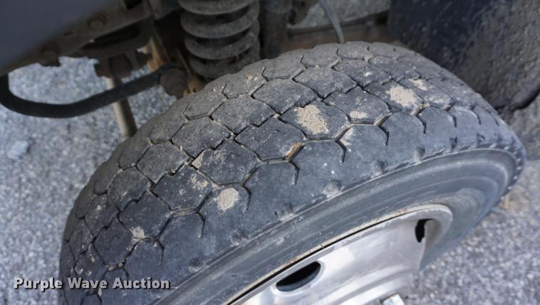 image for item DB0378 2005 Ford F450 Super Duty flatbed truck