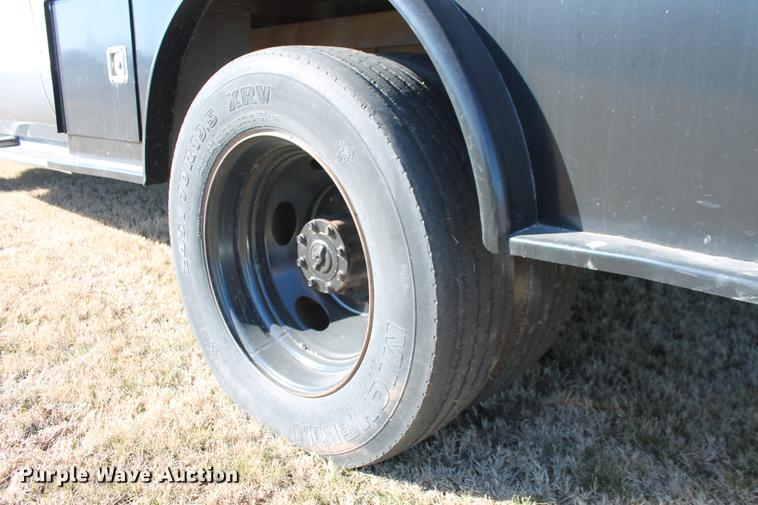 image for item DB5095 1999 Ford F450 Super Duty XLT Crew Cab flatbed truck